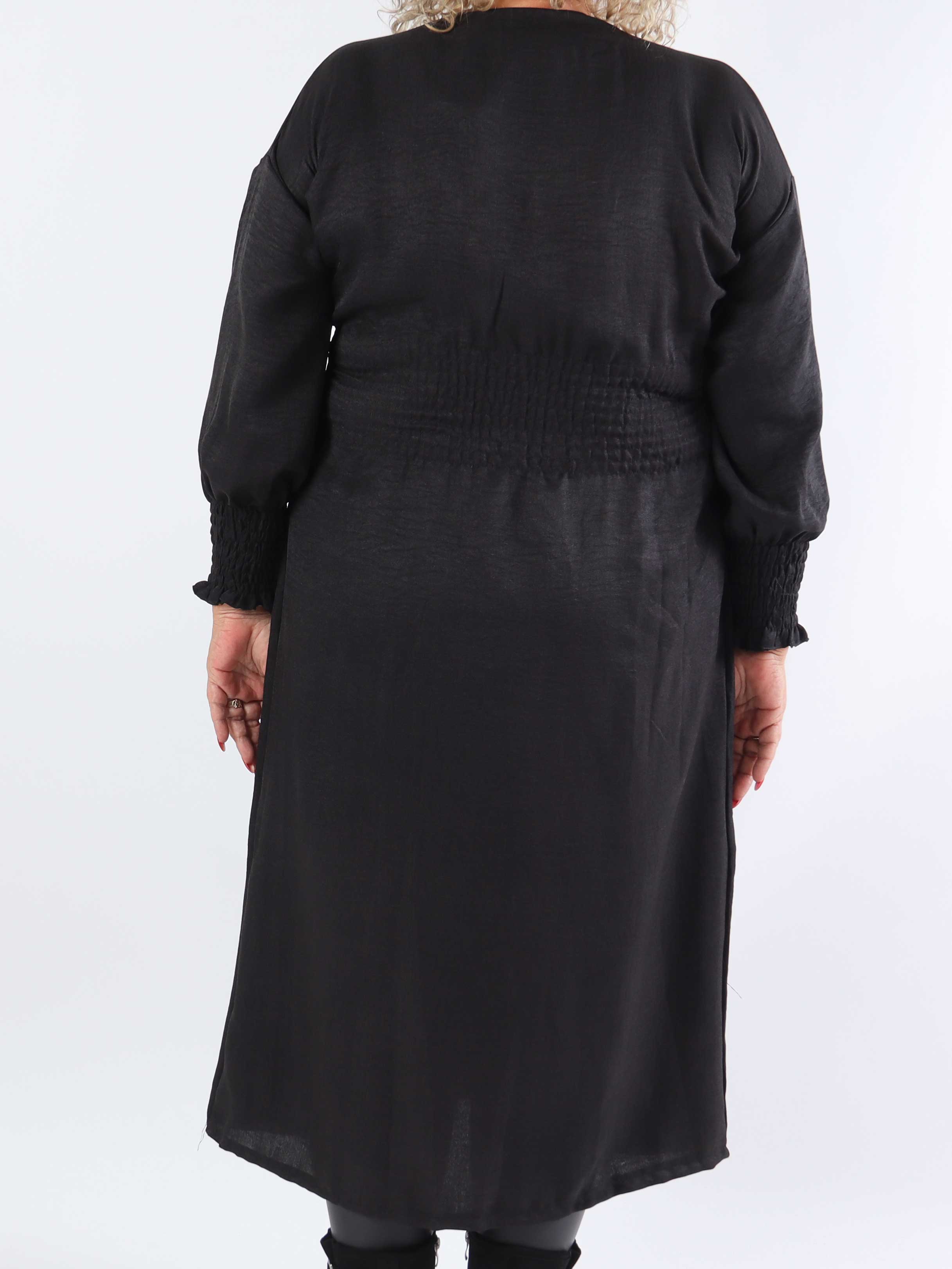 Samara - Sød plus size kjole med smock og knapper